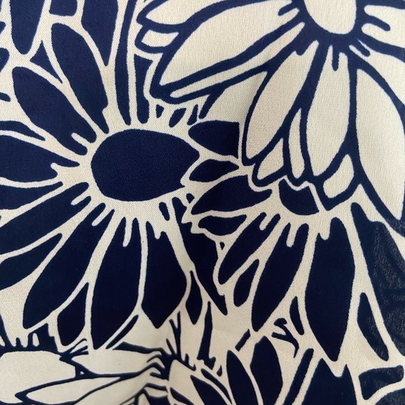 Charming Charlie’s Adj Strap blue White Floral Flowy Tank Top XL - Picture 3 of 11